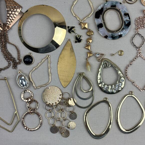 Pendant Charm Craft Jewelry Lot - 60+ Gold Rose Tone Black White Stone Glass - Picture 4 of 10